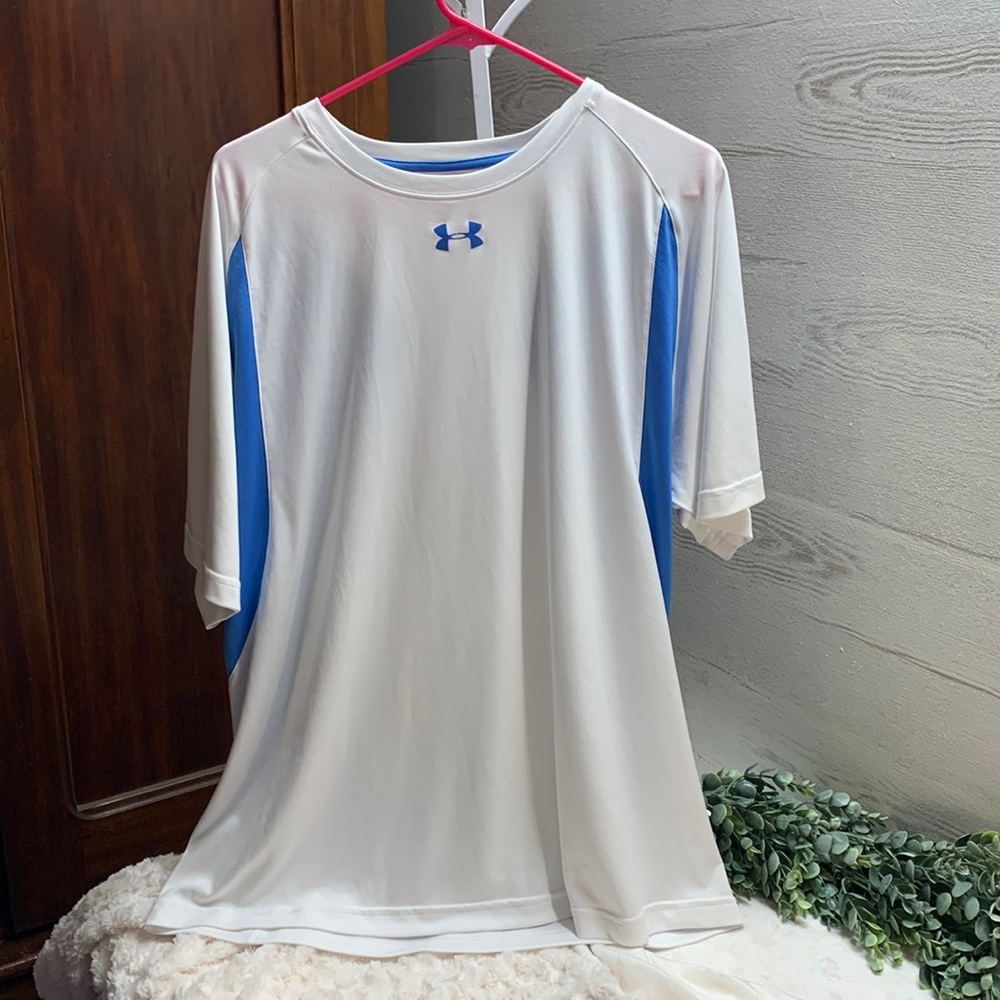 Men Under Armour white blue heart gear shirt sleeve shirt. XL